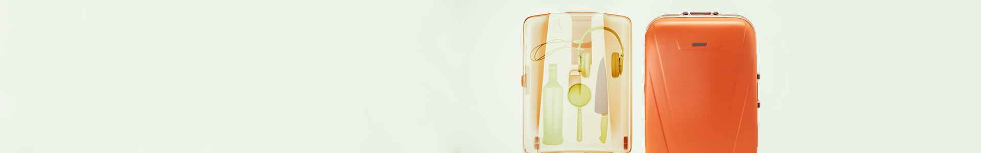 Photo d'un sac à roulettes orange avec une radiographie de son intérieur sur le côté gauche. La radiographie montre plusieurs objets : un couteau, un casque, une bouteille et une loupe.